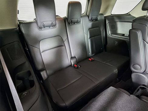 Used 2025 Nissan Pathfinder Platinum AWD/4WD image 27