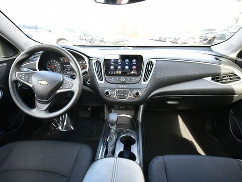 Used 2025 Chevrolet Malibu LT FWD image 3