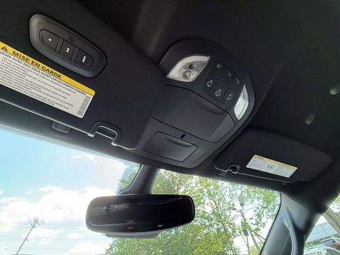 Used 2025 Chrysler Pacifica Select FWD image 27