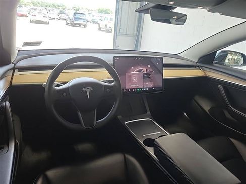 Used 2022 Tesla Model 3 Long Range AWD/4WD image 7