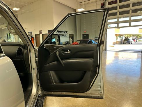 Used 2022 INFINITI QX80 Luxe w/ Cargo Package image 41