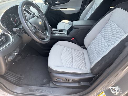 Used 2018 Chevrolet Equinox LT w/ Sun & Infotainment Package FWD image 9