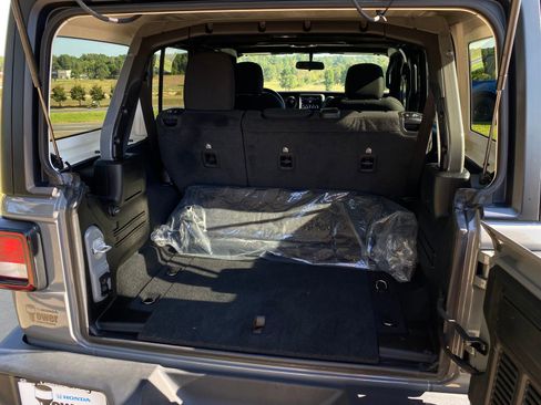 Used 2022 Jeep Wrangler Unlimited Sport image 33