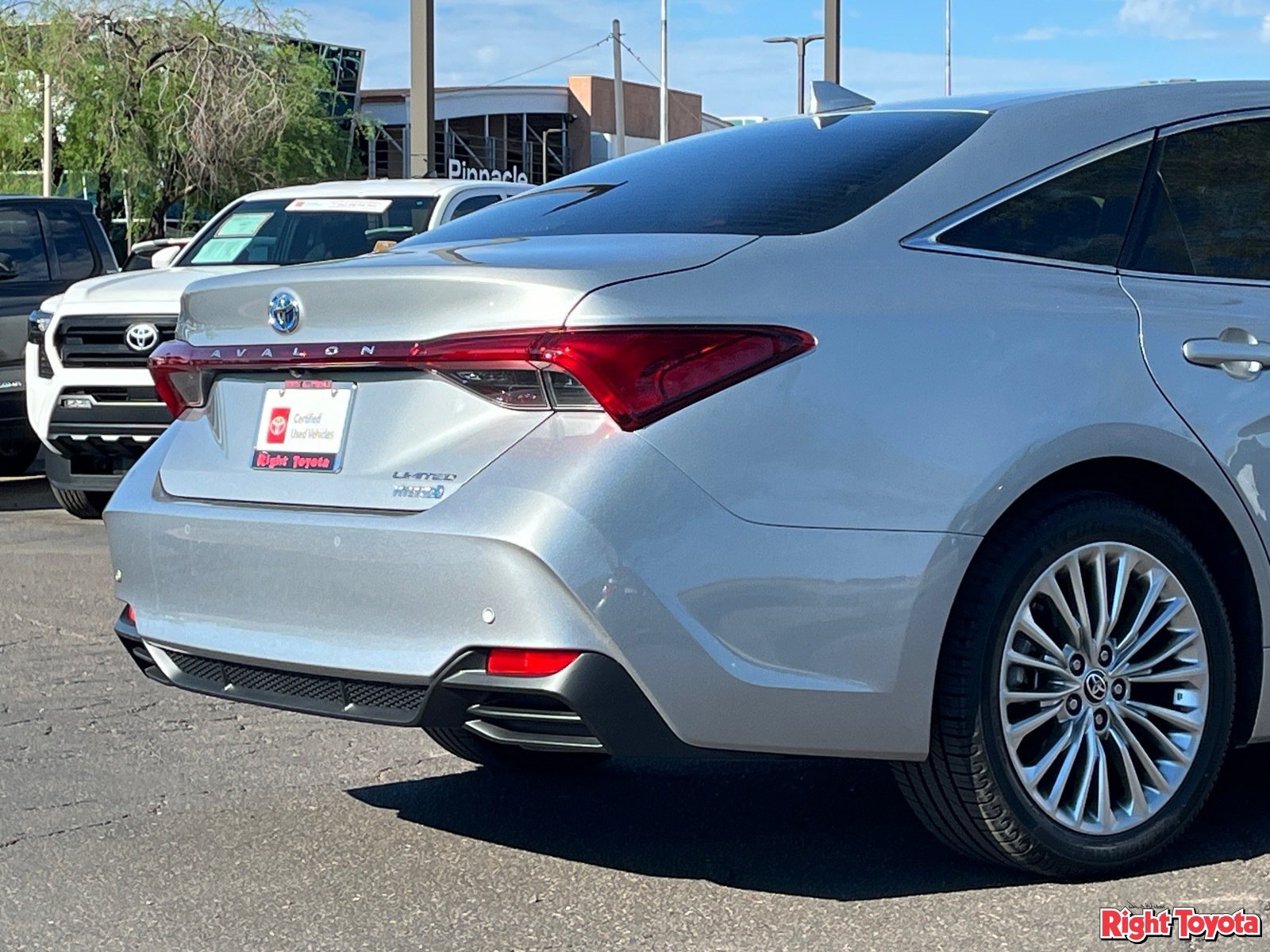 Certified 2020 Toyota Avalon Limited w/ Advanced Safety Package FWD image 11