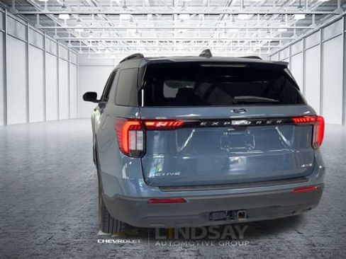 Used 2025 Ford Explorer Active AWD/4WD image 8