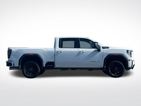 Used 2025 GMC Sierra 2500 AT4 w/ Technology Package AWD/4WD image 2