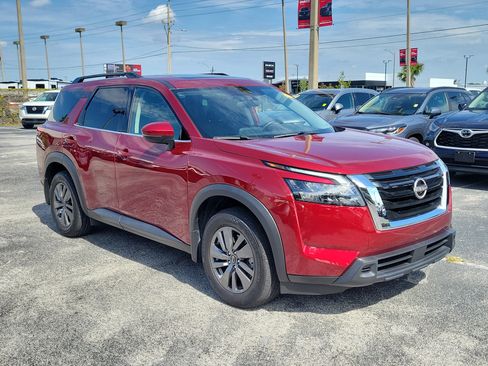 Certified 2024 Nissan Pathfinder SV w/ SV Premium Package FWD image 3