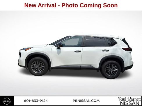 Used 2026 Nissan Rogue S FWD image 2