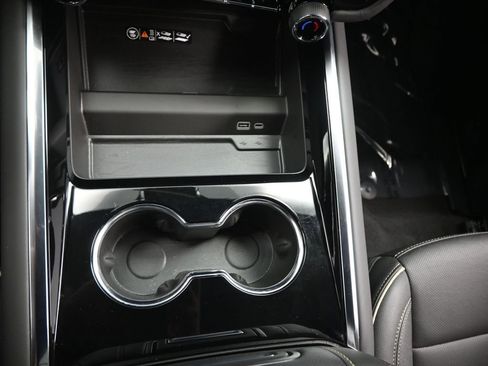 Used 2025 Chevrolet Suburban Premier image 11