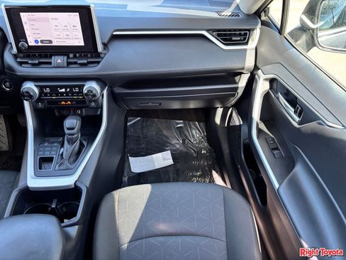 Certified 2025 Toyota RAV4 XLE AWD/4WD image 18