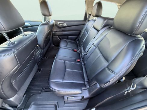 Used 2019 Nissan Pathfinder SL image 11