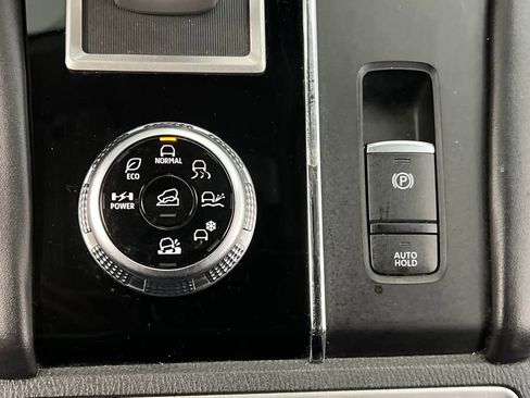 Used 2023 Mitsubishi Outlander SE image 50