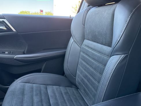 New 2025 Mitsubishi Outlander SE image 9