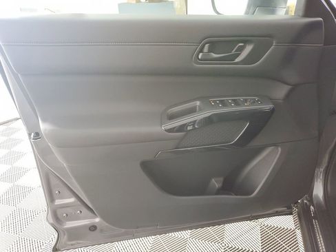 New 2025 Nissan Pathfinder SV image 28