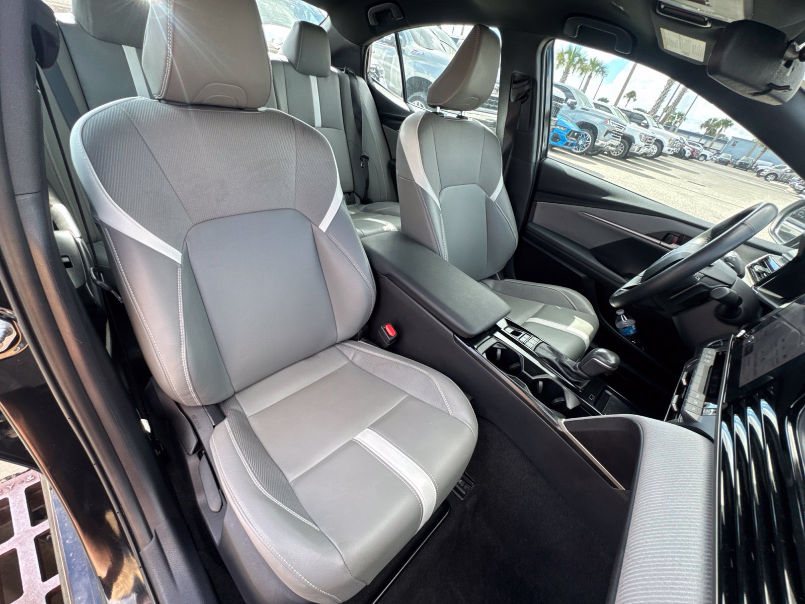 Used 2025 Toyota Camry SE FWD image 14