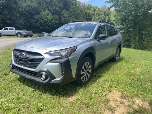 Used 2025 Subaru Outback Premium w/ Tech Package 1 AWD/4WD image 7