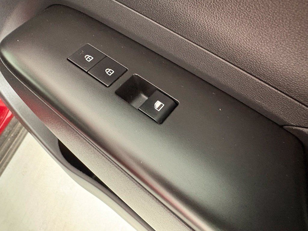 Used 2025 Hyundai Kona SEL FWD image 13