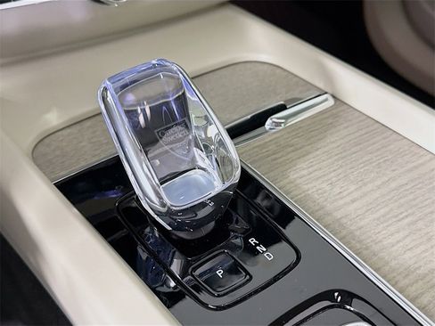 Used 2023 Volvo XC60 B6 Ultimate w/ Climate Package image 18