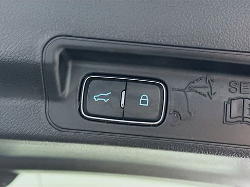 Used 2020 Ford Explorer Limited image 33