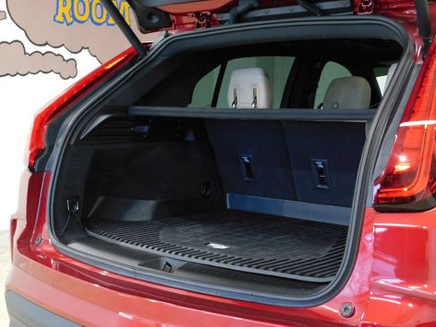 Used 2024 Cadillac XT4 Luxury w/ Cold Weather Package image 88