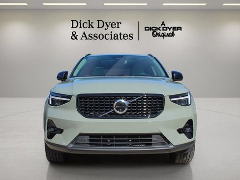 Used 2025 Volvo XC40 B5 Ultra w/ Protection Package Premier AWD/4WD image 4