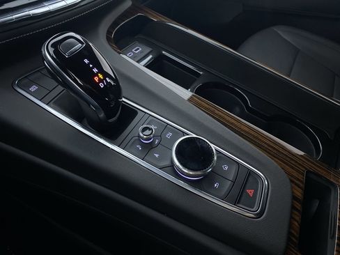 Certified 2022 Cadillac Escalade Luxury image 8