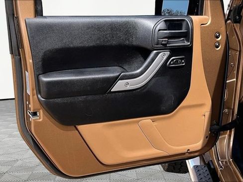 Used 2015 Jeep Wrangler Unlimited Sahara w/ Mopar Chrome Edition Group AWD/4WD image 17