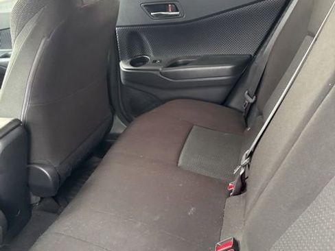 Used 2018 Toyota C-HR XLE FWD image 11