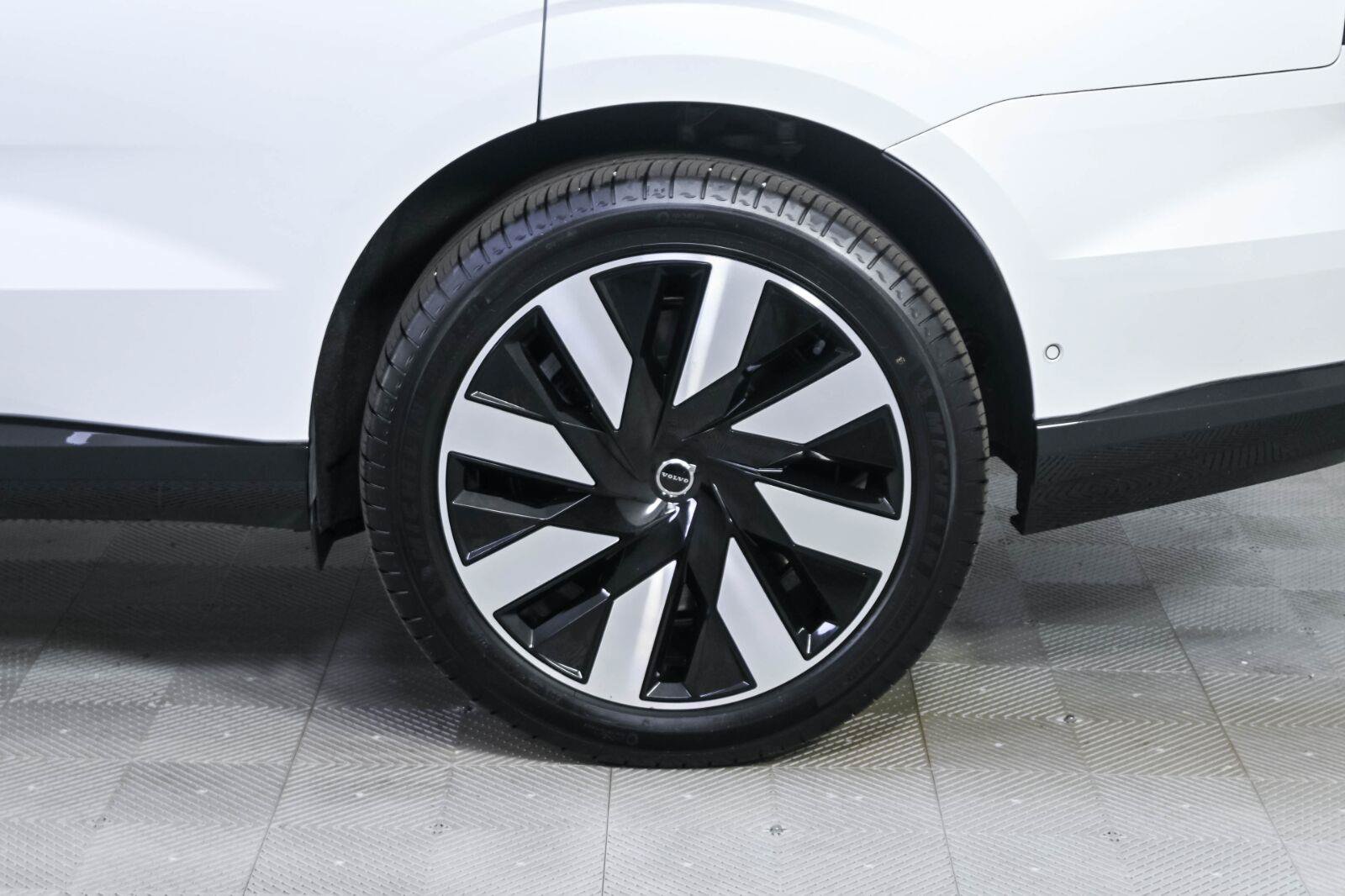 Certified 2025 Volvo EX90 Plus AWD/4WD image 38