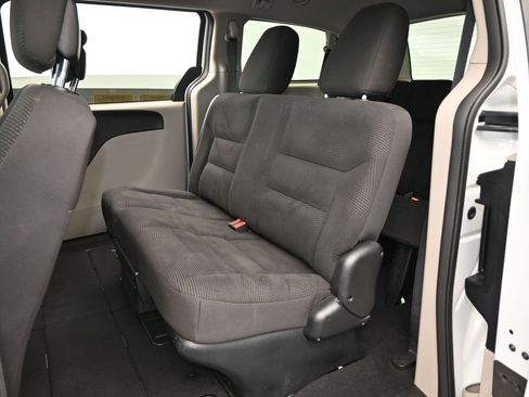 Used 2020 Dodge Grand Caravan SE image 27