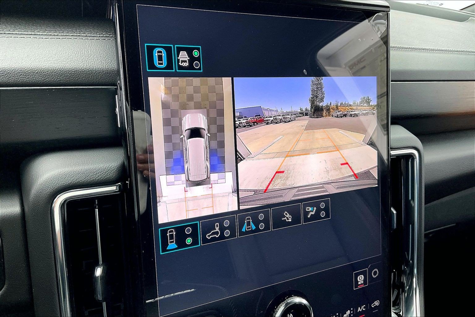 New 2026 GMC Yukon Denali w/ Advanced Technology Package AWD/4WD image 13
