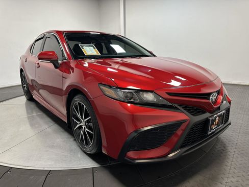 Used 2024 Toyota Camry SE FWD image 2