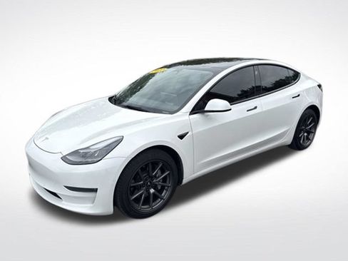 Used 2022 Tesla Model 3 Long Range AWD/4WD image 7