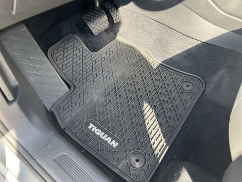 Certified 2020 Volkswagen Tiguan SEL image 15