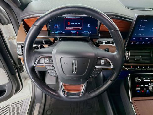 Used 2022 Lincoln Navigator L Reserve AWD/4WD image 3
