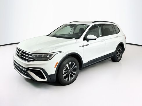 Used 2023 Volkswagen Tiguan S FWD image 3