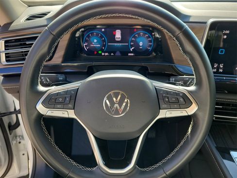 Used 2025 Volkswagen Atlas SE image 19