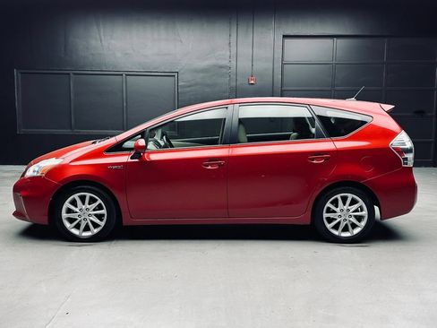 Used 2012 Toyota Prius V Five FWD image 4