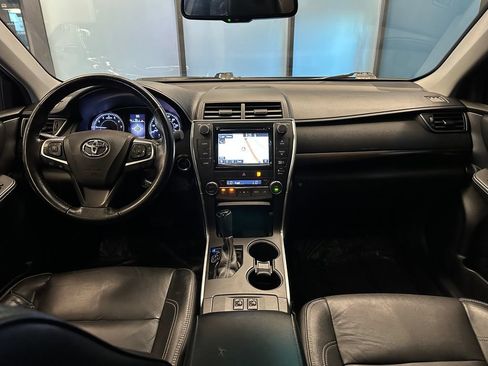 Used 2015 Toyota Camry XLE w/ Moonroof Package FWD image 9