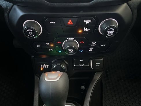 Used 2023 Jeep Renegade Altitude w/ Convenience Group I AWD/4WD image 43