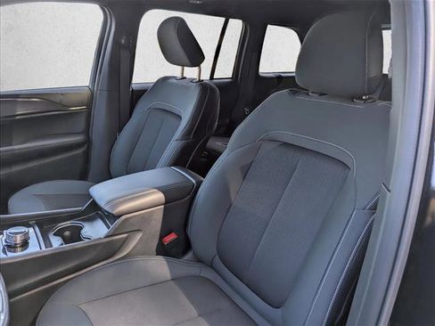 New 2025 Jeep Grand Cherokee Laredo X w/ Luxury Tech Group I image 24