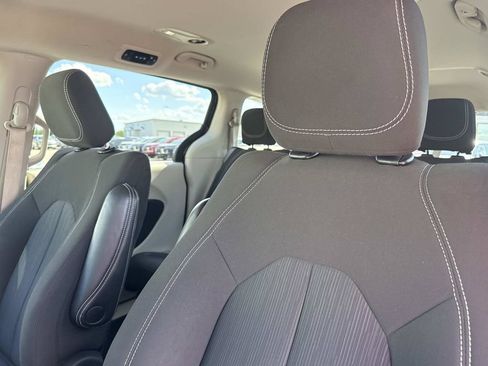 Used 2023 Chrysler Voyager LX FWD image 21