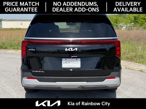 Used 2025 Kia Carnival EX image 6