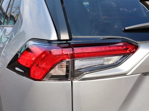 Used 2022 Toyota RAV4 XLE w/ Convenience Package AWD/4WD image 16