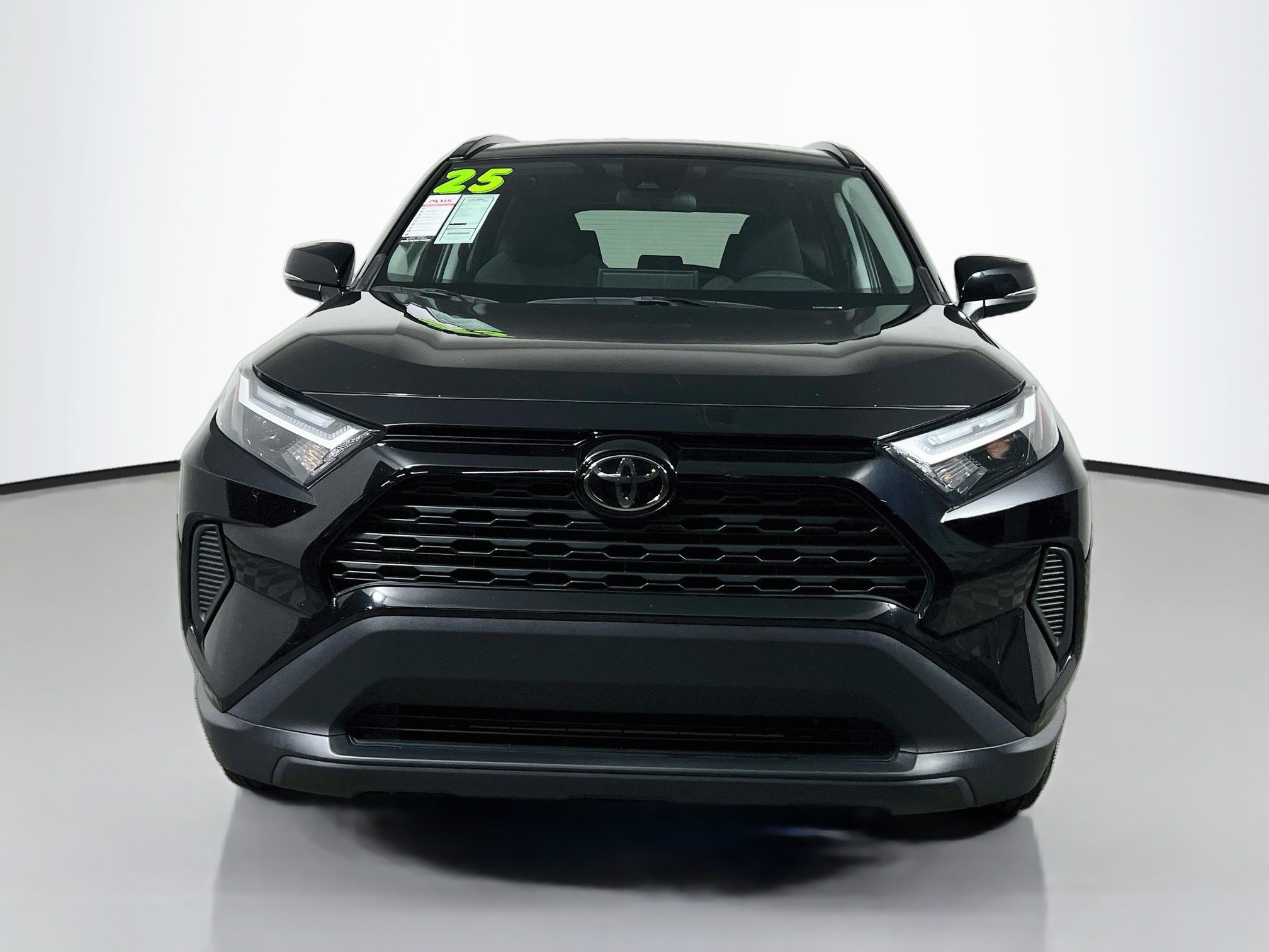 Used 2025 Toyota RAV4 XLE FWD image 11