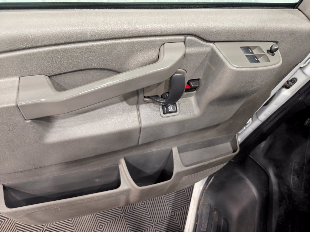 Used 2022 Chevrolet Express 2500 w/ Driver Convenience Package RWD image 33