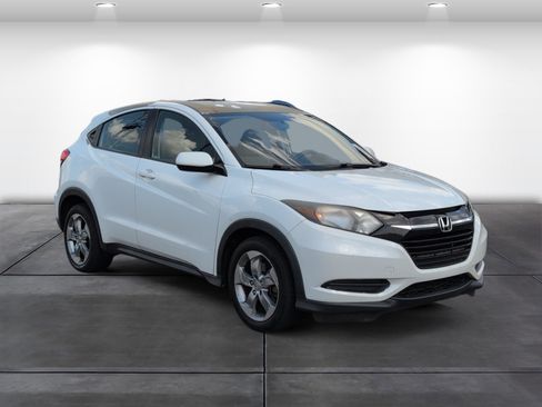 Used 2017 Honda HR-V LX image 2