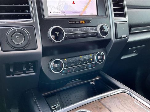 Used 2019 Ford Expedition Platinum RWD image 34