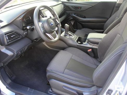 Used 2025 Subaru Outback AWD/4WD image 9
