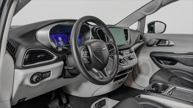 Used 2024 Chrysler Pacifica Touring-L FWD image 24